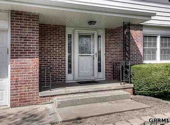2nd image of 9612 Parker St