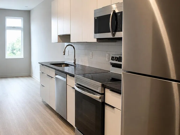 1108 Castle St #303 — Photo 2