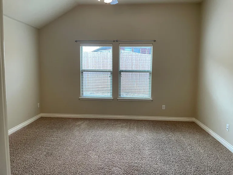 2609 NW 182nd St — Photo 5
