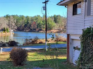 713 N Lakeside Dr, Hendersonville, NC 28739