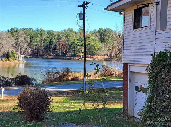 713 N Lakeside Dr, Hendersonville, NC 28739