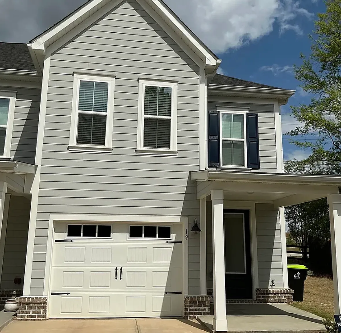 3 bed, 1672 sqft, $2,100 — Photo 1