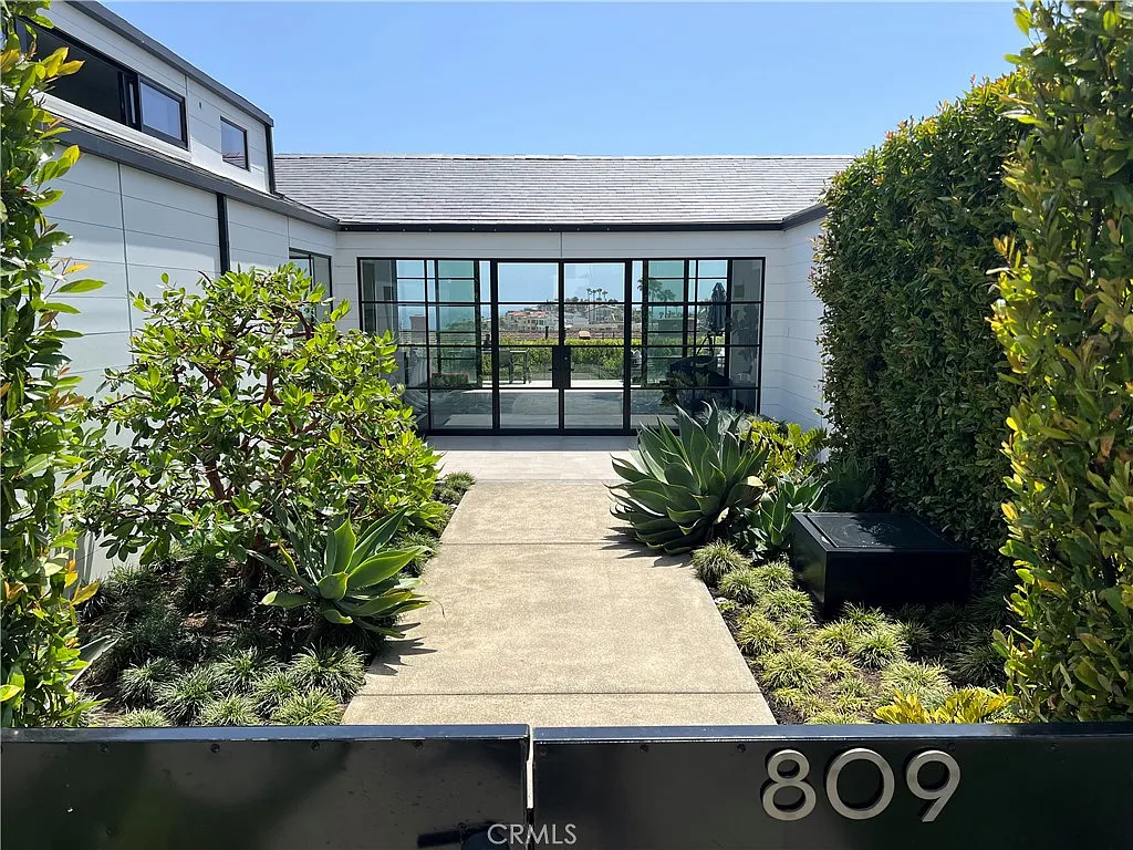 4 bed, 7.0 bath, 4200 sqft, $28,000 — Photo 4