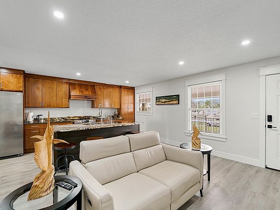 5th image of 83 Comares Ave APT 9A