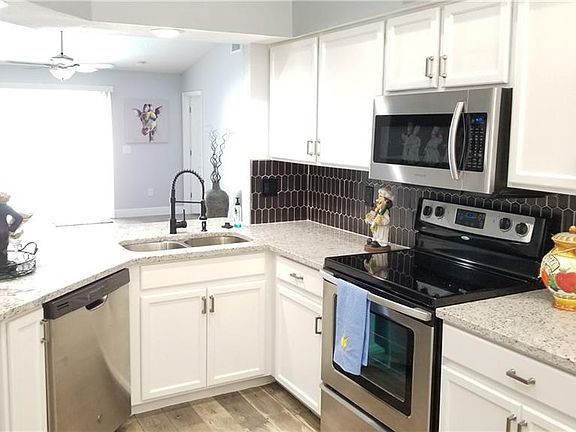 5th image of 11304 Crestlake Village Dr