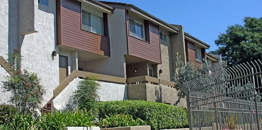 735 County Square Dr #36