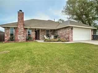 1424 Eagle Dr, Moore, OK 73160