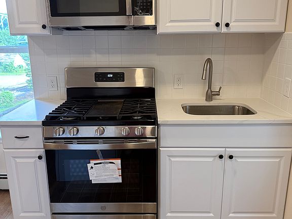 4th image of 27 Morris St APT 2