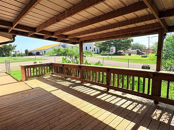 3rd image of 108 N Carney