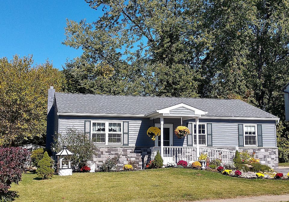 2nd image of 4 Dianna Dr