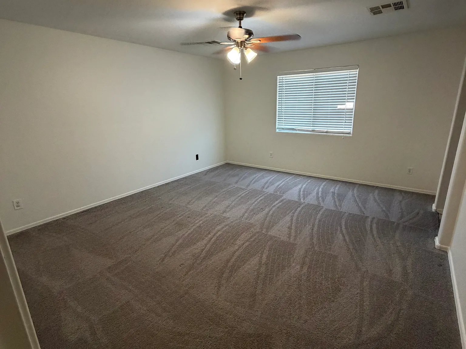 4 bed, 2.5 bath, 1890 sqft, $1,850 — Photo 4