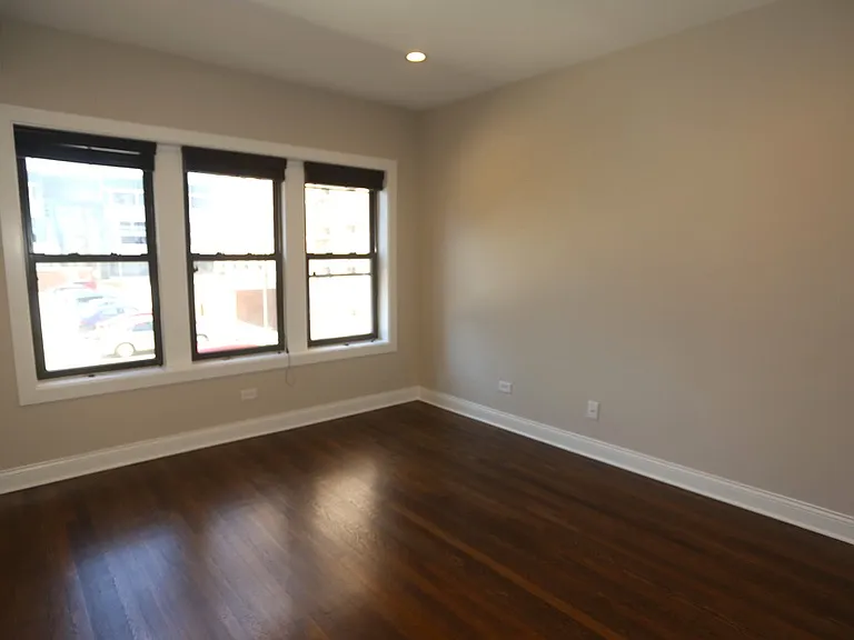 527 W Barry Ave #2N — Photo 10