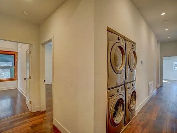 4th image of 2113 S Oak St #1a2360e18