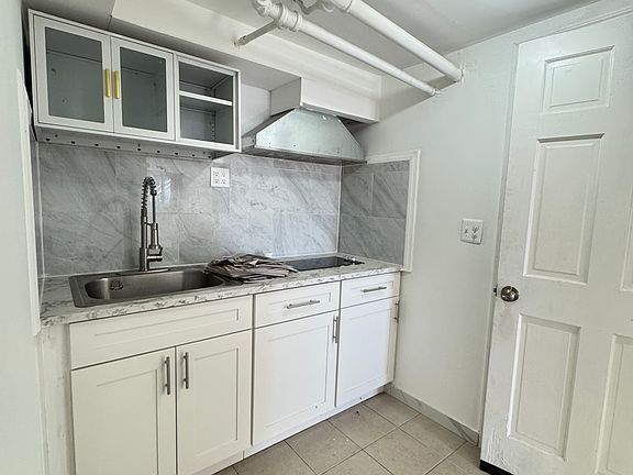 4th image of 348 Mosel Ave #1GROUND