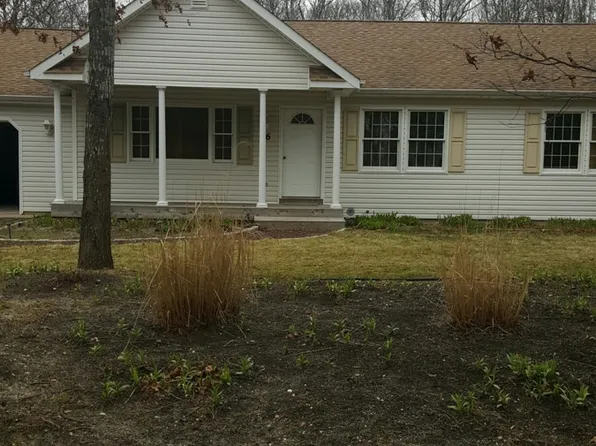 https://photos.zillowstatic.com/fp/601dea4664704aa4e0ab6042b44b99ae-p_e.webp