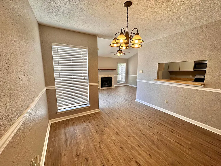 1244 Royal Crest Dr — Photo 4