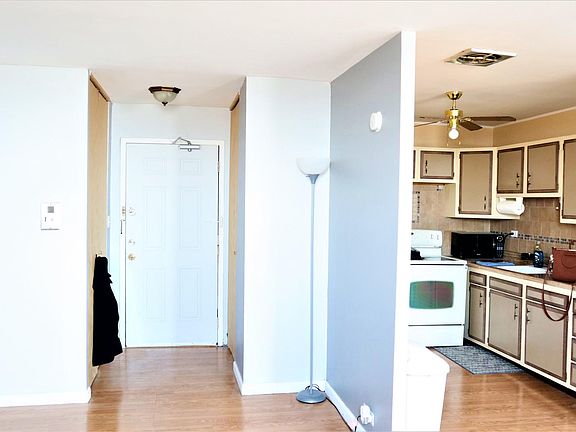 5th image of 4300 W Ford City Dr APT 1404