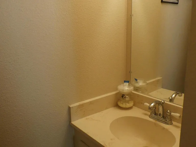 1720 Los Lagos Dr #B — Photo 11