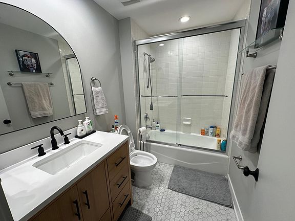 3rd image of 2600 N Southport Ave APT 216