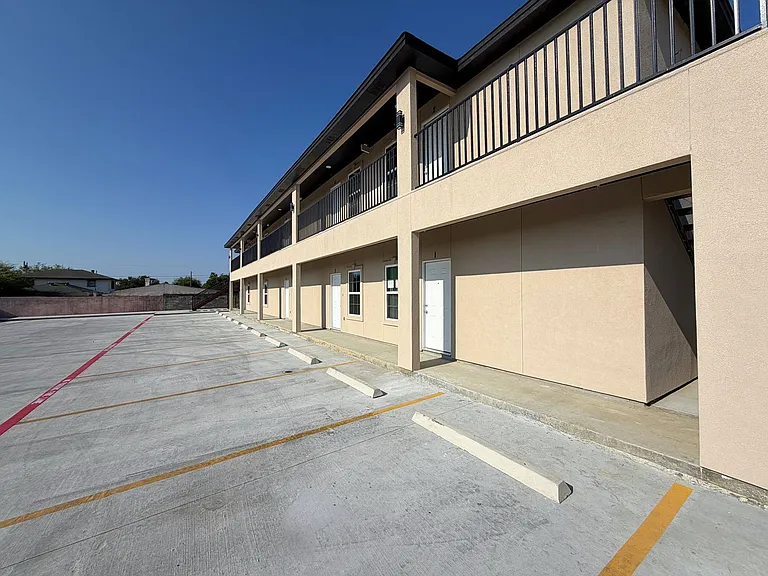 2909 San Luis St — Photo 4