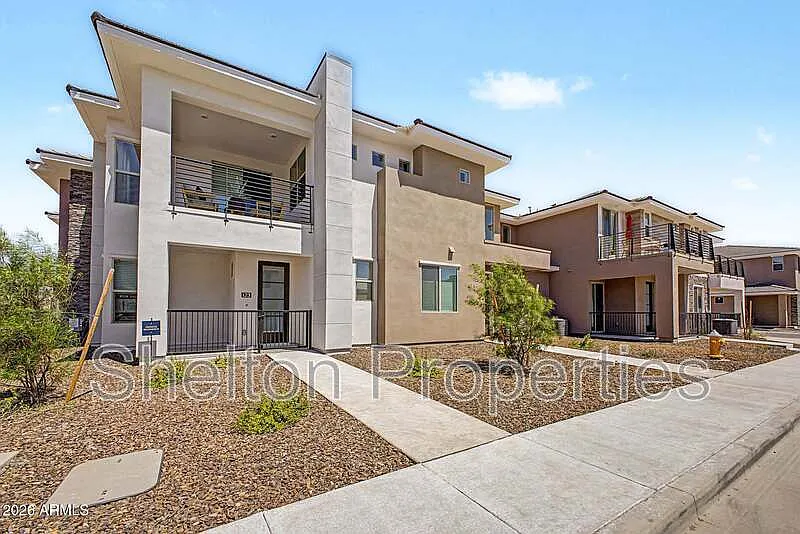 3 bed, 3.0 bath, 2132 sqft, $3,700 — Photo 3