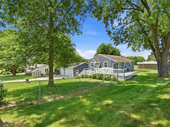 61 29th Ave SW, Cedar Rapids, IA 52404