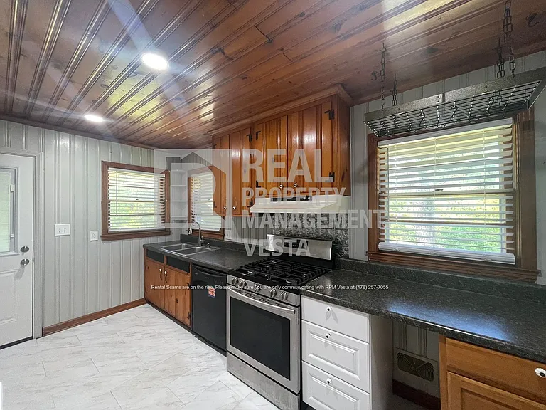 2670 Pierce Dr N — Photo 5