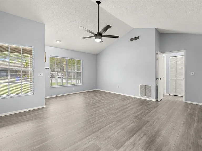 3257 Laurel Dale Dr — Photo 9