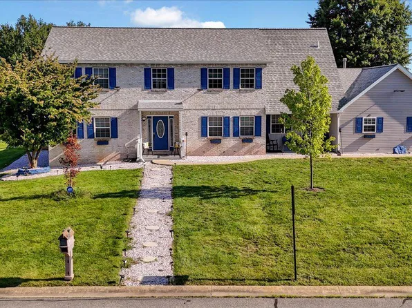 385 W Walnut Tree Dr, Blandon, PA 19510