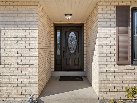 5th image of 9803 Hilltop Dr