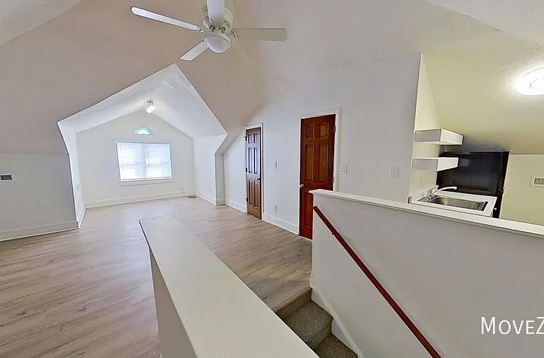 209 E Peace St #C — Photo 8