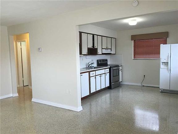 5th image of 631 NW 44th Ave