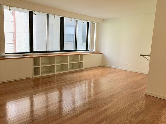 5th image of 300 E 62nd St APT 304