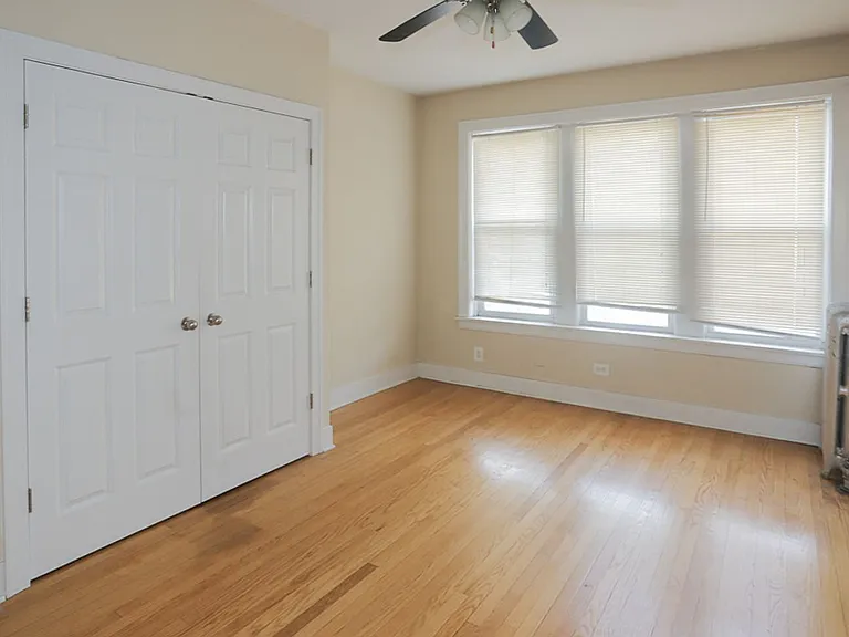 1919-31 W. Winona — Photo 15