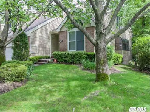 27 Willow Ridge Dr, Smithtown, NY 11787