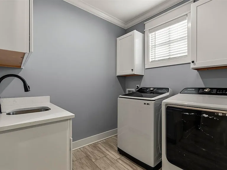 633 Village Way — Photo 22