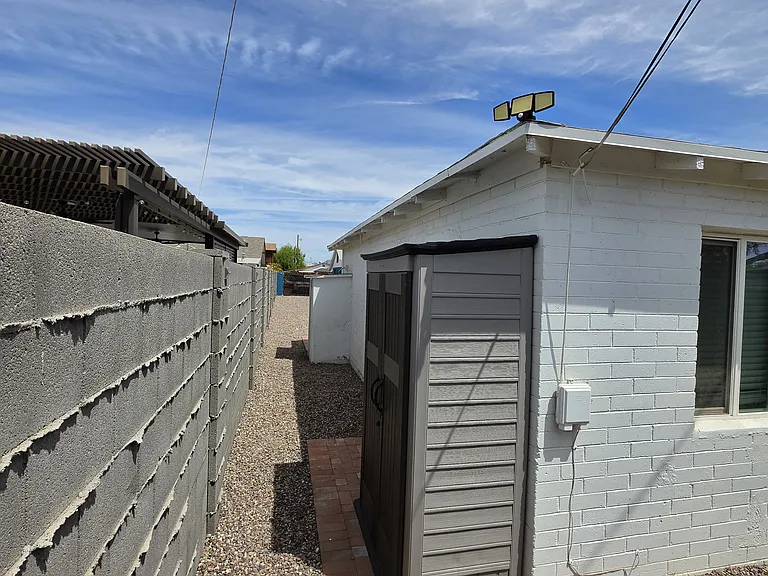 2803 E Monroe St — Photo 14