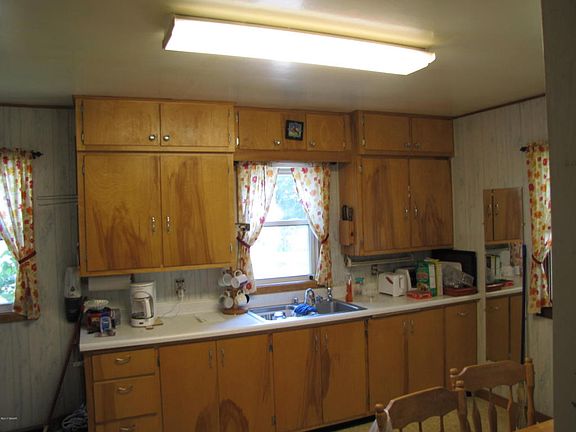 3rd image of 212 N Oak St