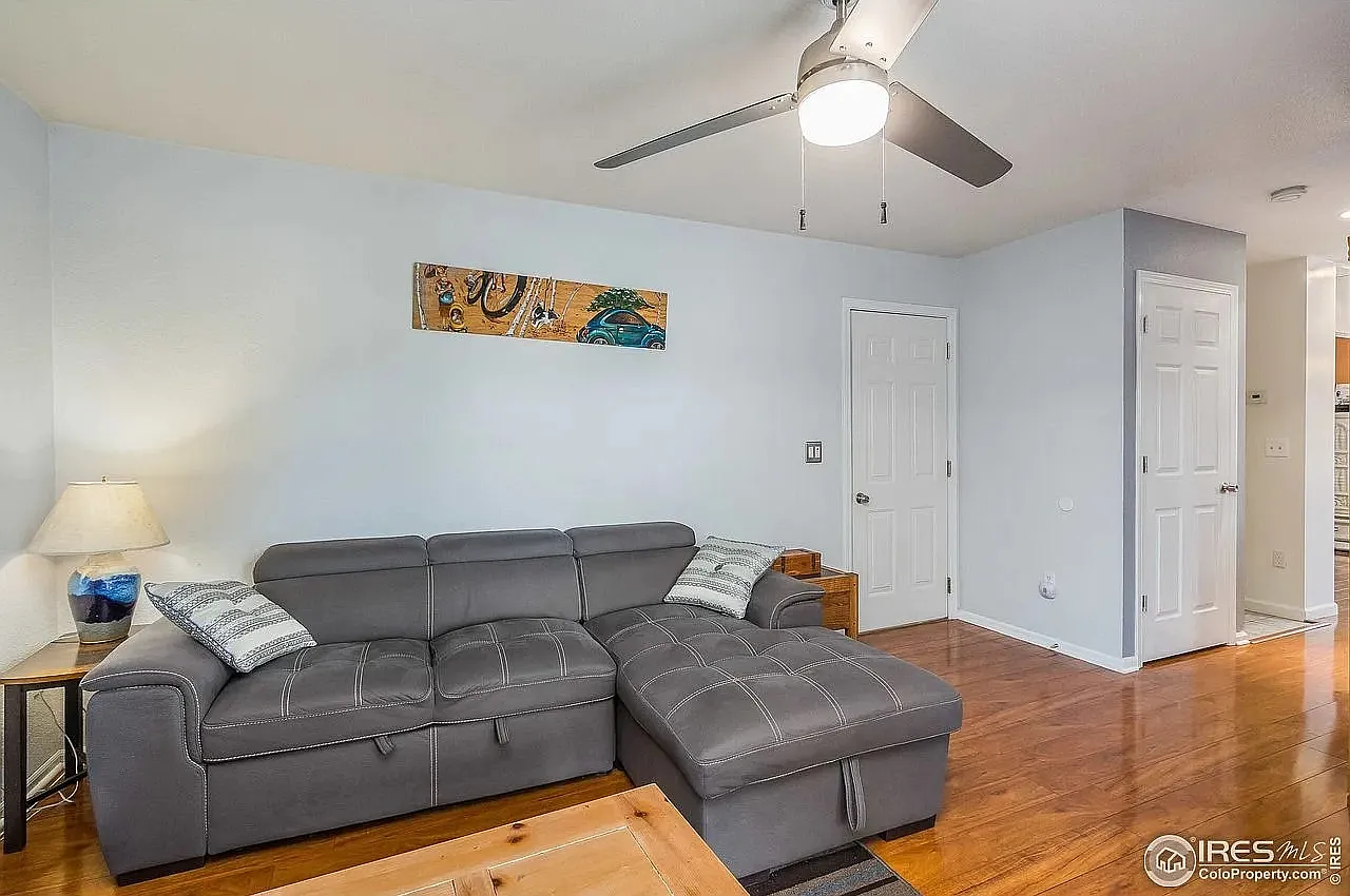 4 bed, 3.5 bath, 2268 sqft, $2,600 — Photo 2