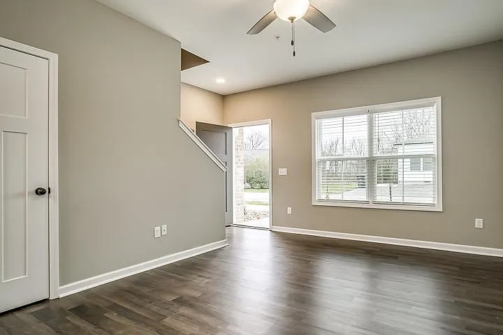 2 bed, 2.5 bath, 1250 sqft, $1,350 — Photo 3