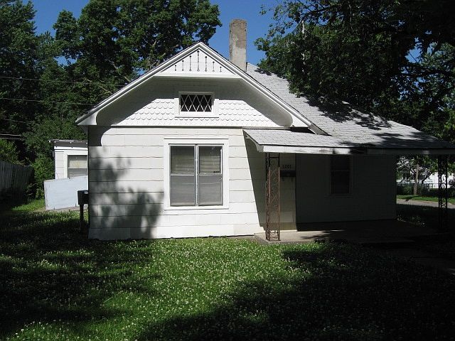 2nd image of 1201 SW Randolph Ave