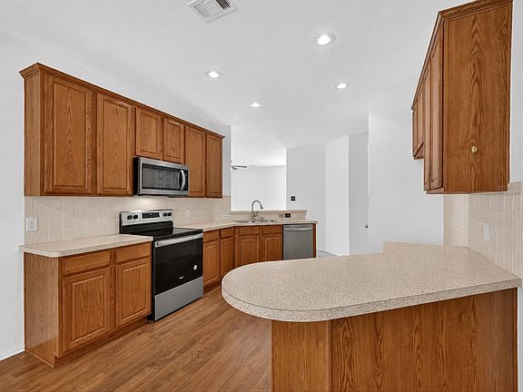 5th image of 10025 Pinecrest Dr