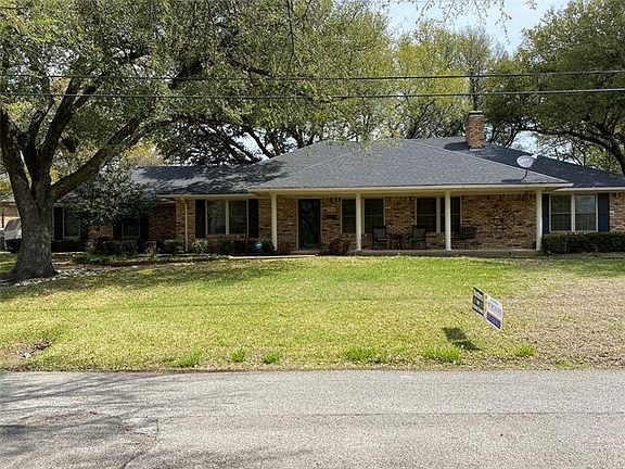 3rd image of 704 W Nash Dr