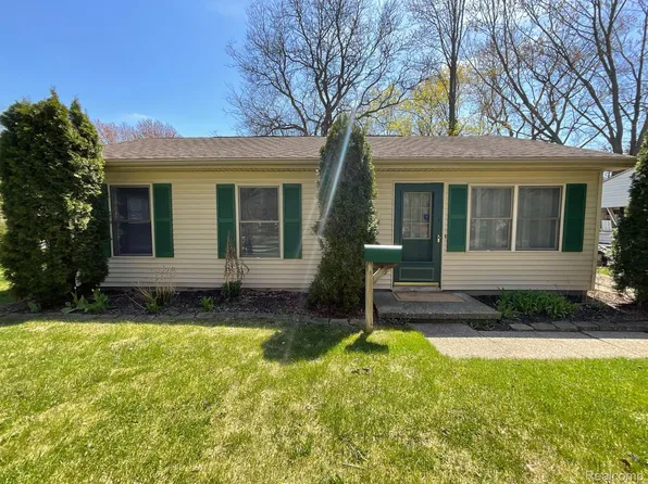 3674 Oakwood St, Ann Arbor, MI 48104