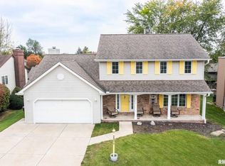 4010 W Rustic Hollow Dr, Peoria, IL 61615