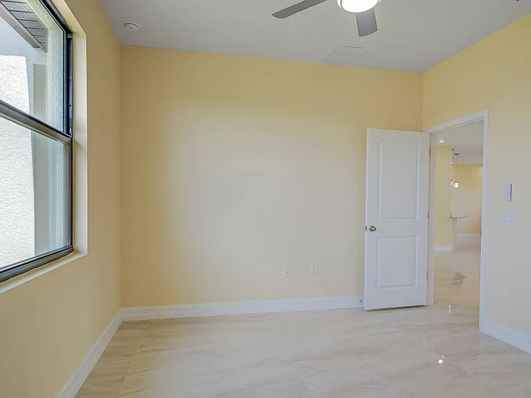 637 Cardinal St E — Photo 3