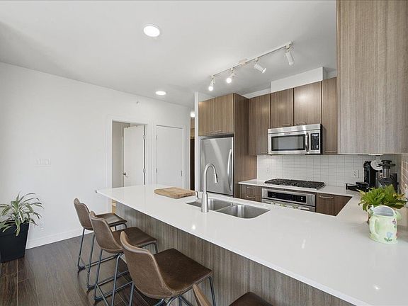 3rd image of 2789 Shaughnessy St #802