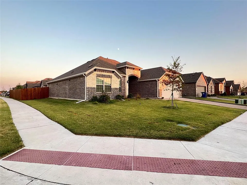 4008 Whitetail Ln