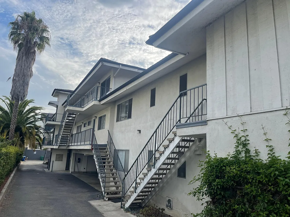 Side View - 1524 Garden St #3