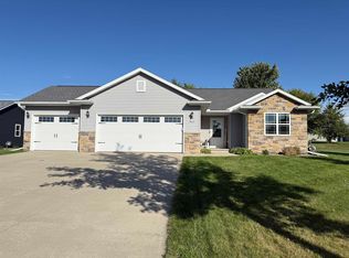 W6127 Sherwood Point Dr, Greenville, WI 54942